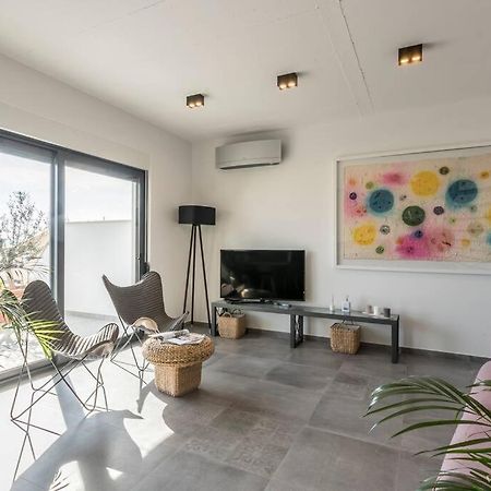 Holiday Home Lolina,Sea On A Palm! Heated Pool Трогир Екстериор снимка