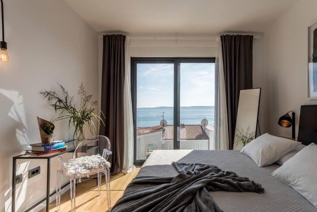 Holiday Home Lolina,Sea On A Palm! Heated Pool Трогир Екстериор снимка